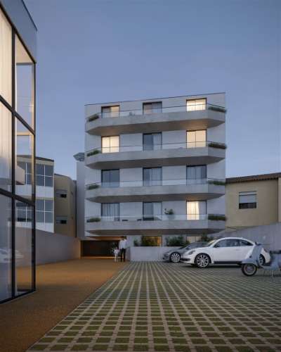 Moradia T3 nova c/ logradouro nas Condominhas, inserido no Bloco 2 com 156 m2, lugar de garagem
