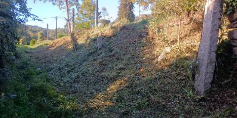 Terreno com ruína e anexos | Orbacém