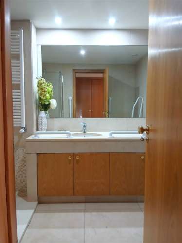 Apartamento T3 com Varanda junto à Praça do Império – Foz do Douro