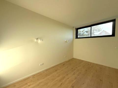 T2 remodelado e equipado c/ alpendre no Porto