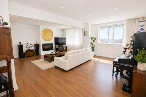 Penthouse T5 com terraço | Piscina e vistas abertas | Boavista