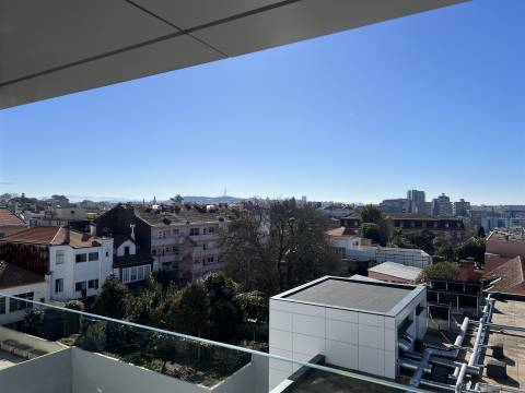 T4 c/ Terraço, novo, na Boavista