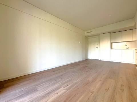 T1 c/ Varanda /Poente, Garagem e Arrumo em Ramalde
