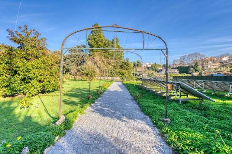 Quinta T7+3 com jardim, bosque e piscina | Grande Porto