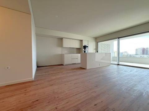 T2 no 8.º Andar c/ Varanda Sul/Poente, Garagem e Arrumo em Ramalde