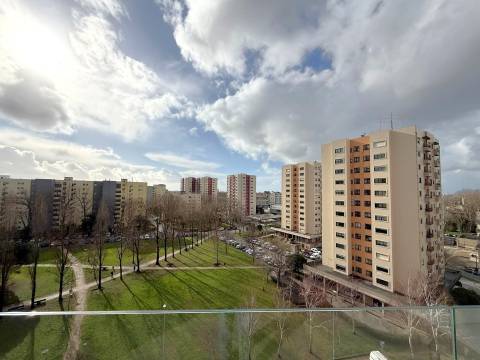 T2 no 8.º Andar c/ Varanda Sul/Poente, Garagem e Arrumo em Ramalde