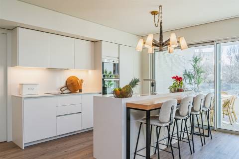 T2 Duplex | Novo com Varandas | lugar de garagem Prelada