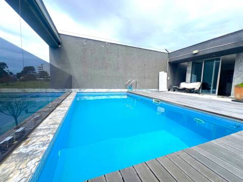 Moradia com 4 Suites jardim e piscina na Foz