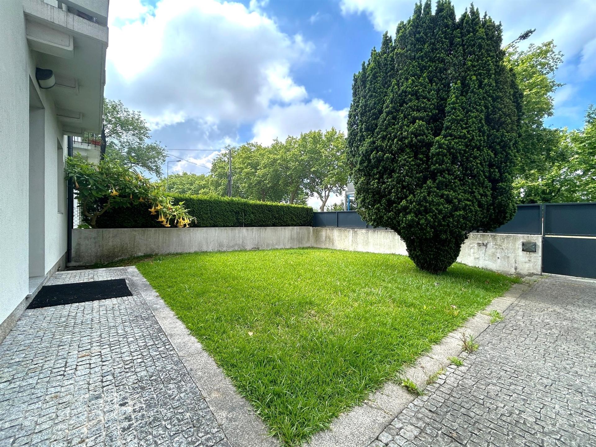 Moradia T2 com terreno | em Matosinhos Circunvalação