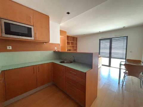 T1 | equipado | mobilado e  garagem junto ao NorteShopping