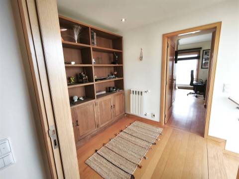 T3 Duplex com terraço em frente ao mar – Lavra