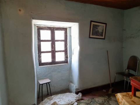 Moradia para Restaurar T4 Venda em Soalheira,Fundão