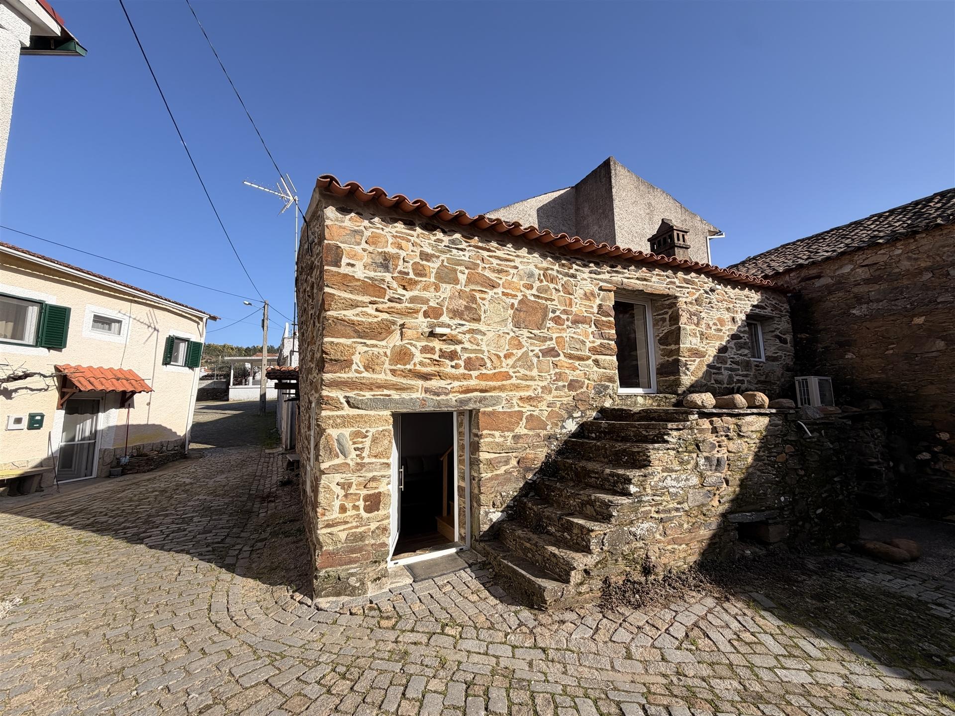 Moradia T1 Arrendamento em Sarzedas,Castelo Branco