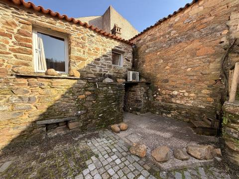 Moradia T1 Arrendamento em Sarzedas,Castelo Branco