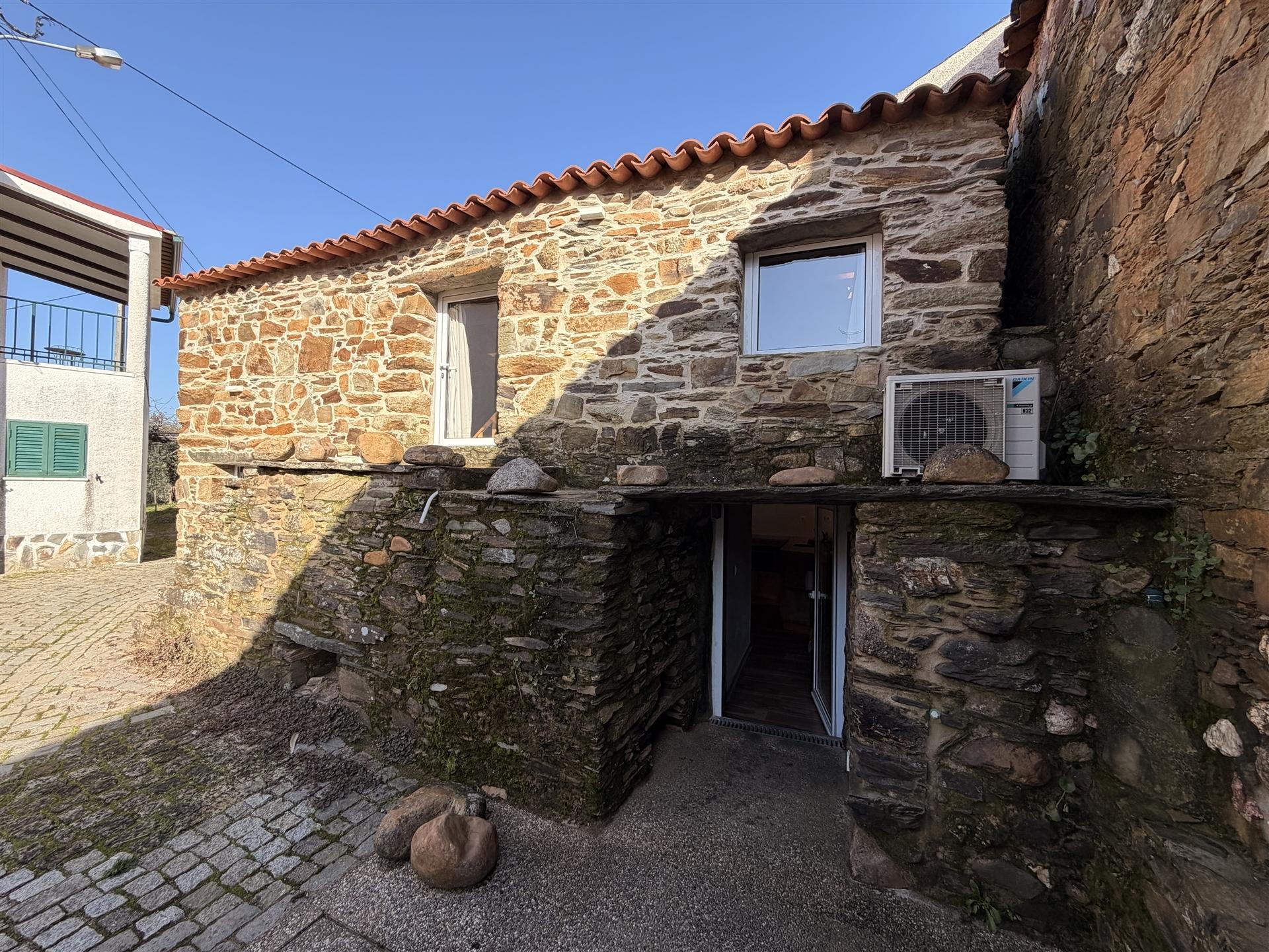 Moradia T1 Arrendamento em Sarzedas,Castelo Branco