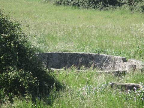 Quinta com habitação, poço, sobreiro, casa