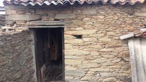 Moradia Rústica T0 Venda em Santo André das Tojeiras,Castelo Branco