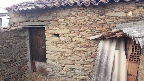 Moradia Rústica T0 Venda em Santo André das Tojeiras,Castelo Branco