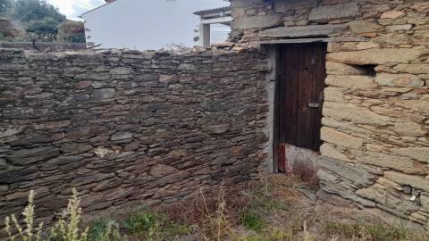 Moradia Rústica T0 Venda em Santo André das Tojeiras,Castelo Branco
