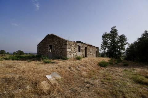 Quinta para venda com casa de habitação para recuperar