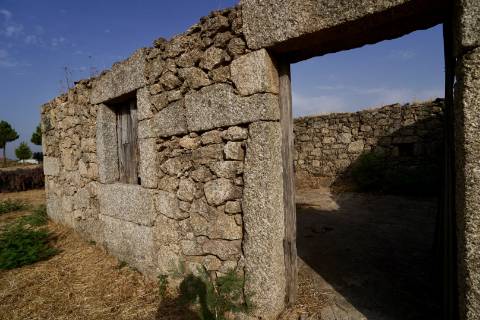 Quinta para venda com casa de habitação para recuperar