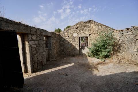 Quinta para venda com casa de habitação para recuperar