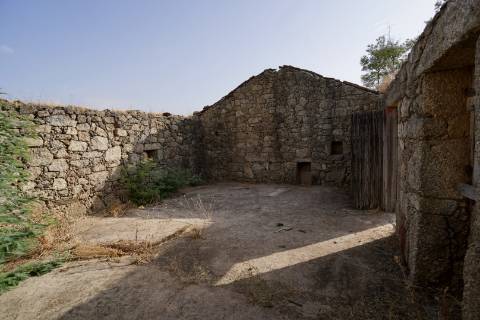 Quinta para venda com casa de habitação para recuperar