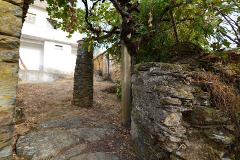 Moradia Rústica T4 Venda em Sarzedas,Castelo Branco