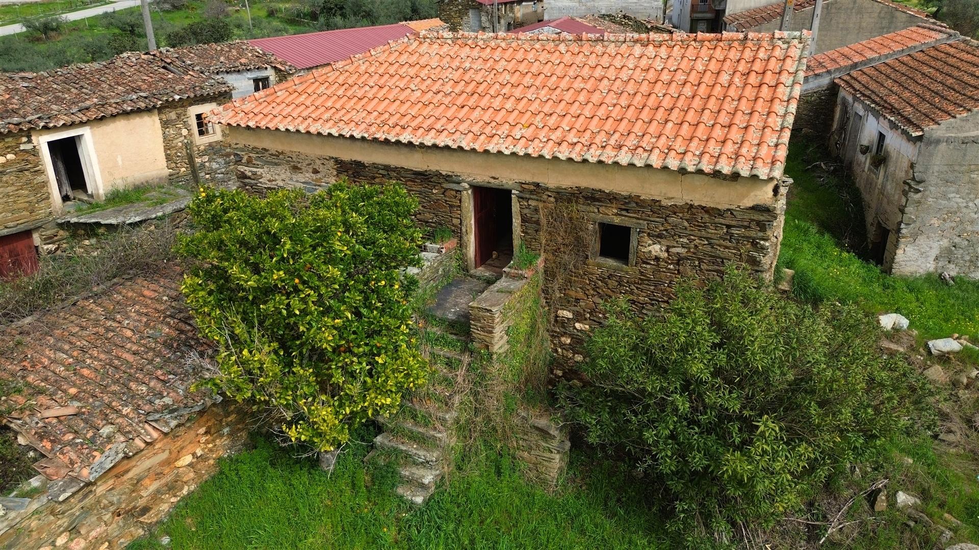 Moradia em xisto, sarzedas, castelo Branco.