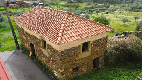 Moradia em xisto, sarzedas, castelo Branco.