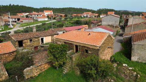 Moradia em xisto, sarzedas, castelo Branco.