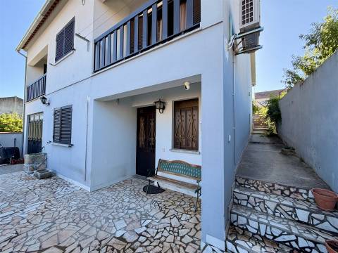 Moradia Geminada T5 Venda em Escalos de Baixo e Mata,Castelo Branco