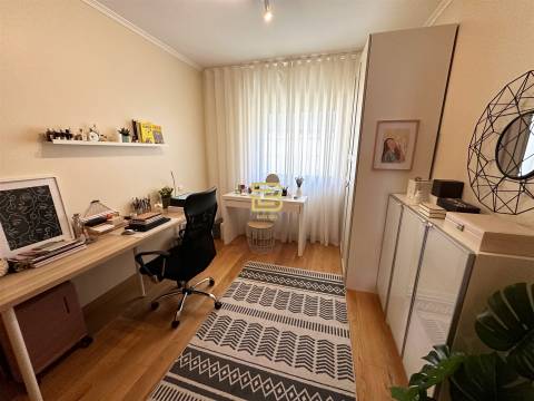 Em exclusivo, apartamento tipologia T3 em Santo Ovídio, no prestigiado condomínio Quinta das Corgas