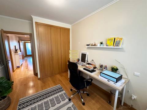 Em exclusivo, apartamento tipologia T3 em Santo Ovídio, no prestigiado condomínio Quinta das Corgas