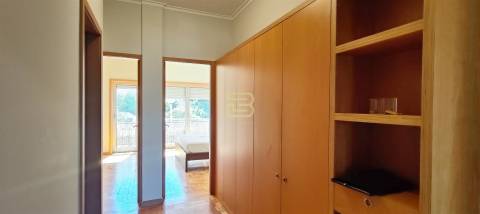 Apartamento tipologia T2 ao nível do primeiro andar com garagem box na Senhora da Hora.