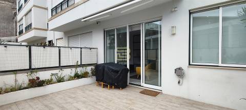 Apartamento T1 com  terraço em Leça da Palmeira