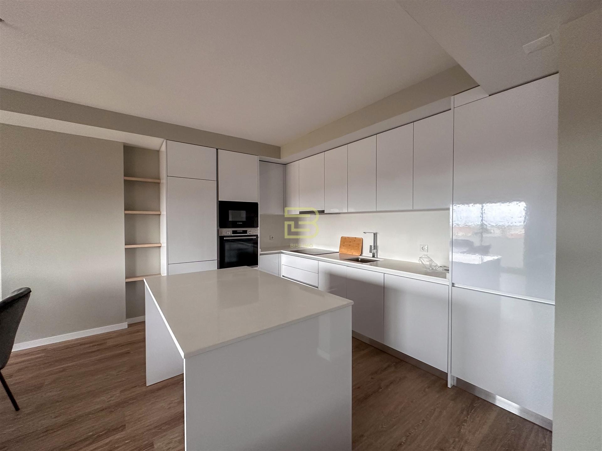 Arrenda-se Apartamento T3 remodelado e mobilado em Mindelo, V. do Conde.