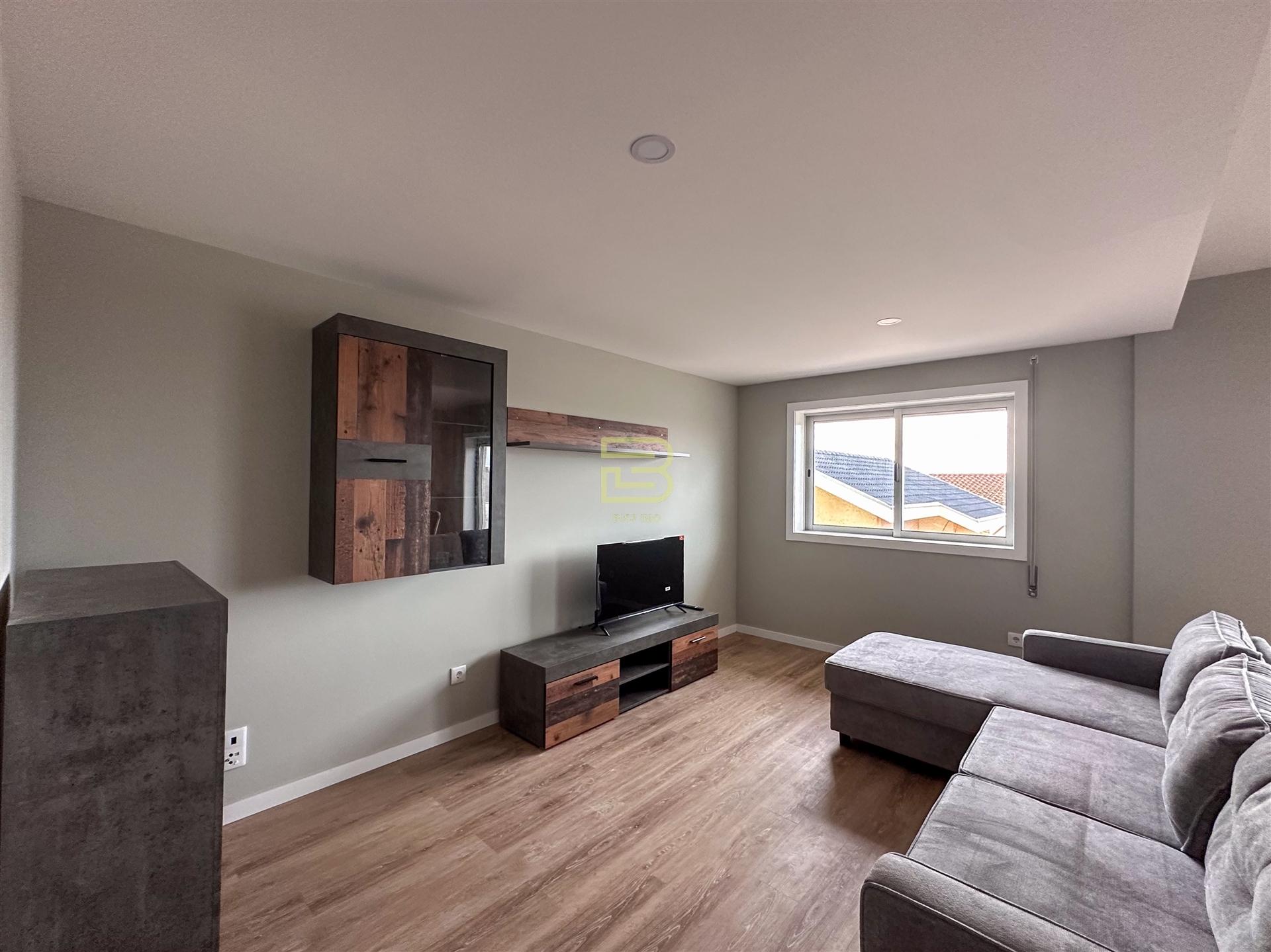 Arrenda-se Apartamento T3 remodelado e mobilado em Mindelo, V. do Conde.