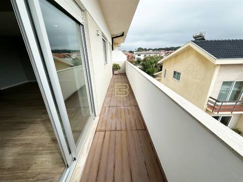 Arrenda-se Apartamento T3 remodelado e mobilado em Mindelo, V. do Conde.