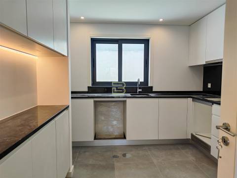 Apartamento T3 novo , num Condomínio Fechado, em Vila Nova de Gaia