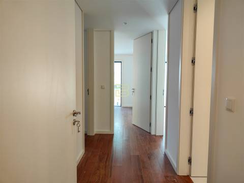 Apartamento T3 novo , num Condomínio Fechado, em Vila Nova de Gaia