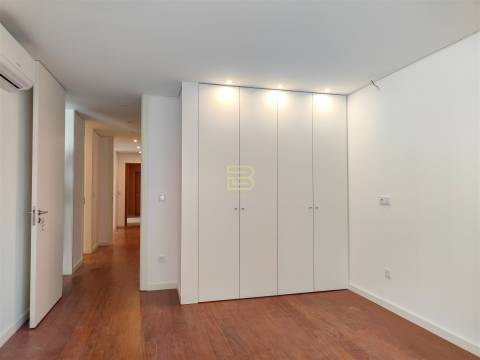 Apartamento T3 novo , num Condomínio Fechado, em Vila Nova de Gaia