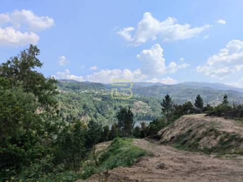 TERRENO MISTO com 28 588m2 com VISTA permanente para o RIO em Paços de Gaiolo, Marco de Canaveses