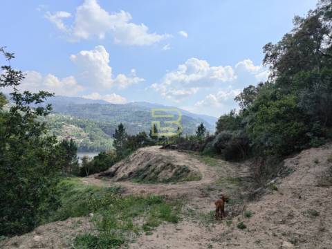 TERRENO MISTO com 28 588m2 com VISTA permanente para o RIO em Paços de Gaiolo, Marco de Canaveses