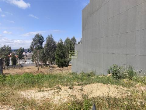 LOTE de TERRENO com 209,86 m2 em Ermesinde, PROJETO APROVADO para CONSTRUÇÃO de MORADIA BIFAMILIAR