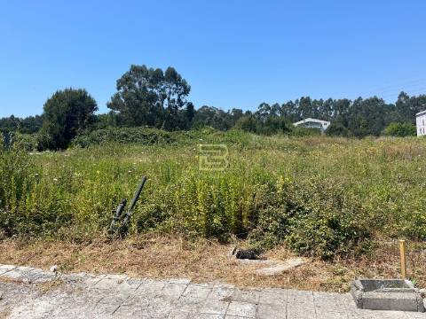 DOIS LOTES de TERRENO URBANO para construção, com ÁREA TOTAL de 481m², zona residencial em Ermesinde