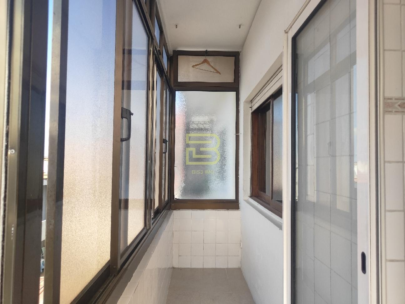 Na freguesia de Campanhã, cidade do Porto, apresentamos um apartamento de tipologia T2