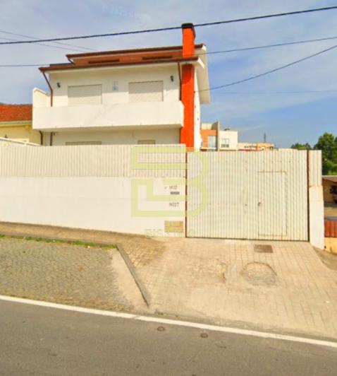 Apresentamos moradia independente T3, com sótão transformado em suite em São Pedro da Cova, Gondomar
