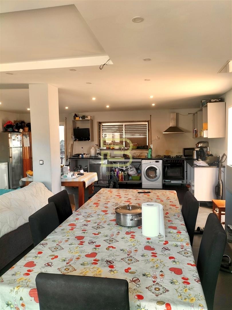 Apresentamos moradia independente T3, com sótão transformado em suite em São Pedro da Cova, Gondomar