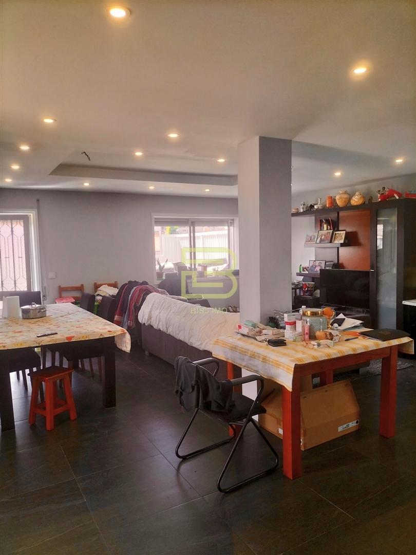 Apresentamos moradia independente T3, com sótão transformado em suite em São Pedro da Cova, Gondomar